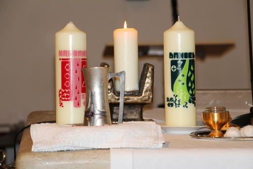 Symbolbild: Verschiedene Taufkerzen